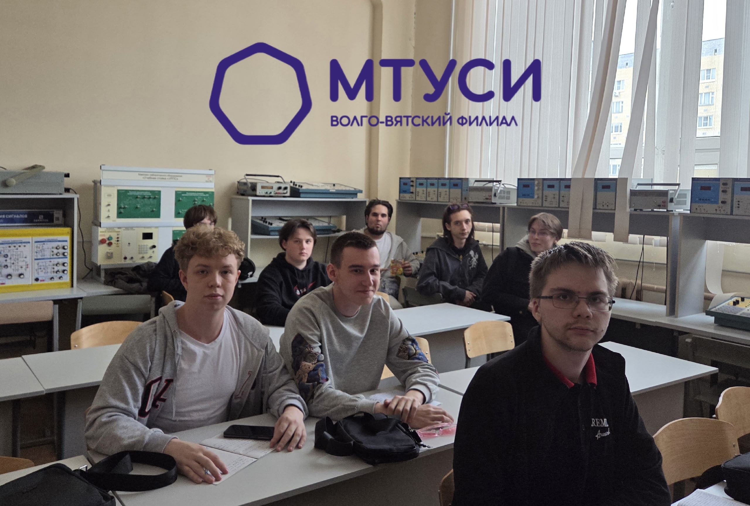  Политическое информирование